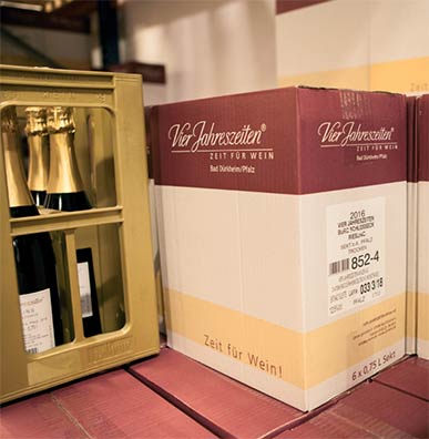 Sparkling wine boxes with label