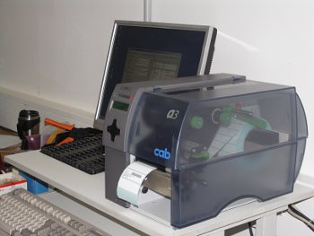cab A3 Drucker stehen im Wareneingang und im Lager cab A3 Drucker stehen im Wareneingang und im Lager