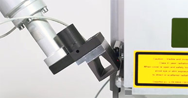 Label marker LM+P with robot applicator and form pad