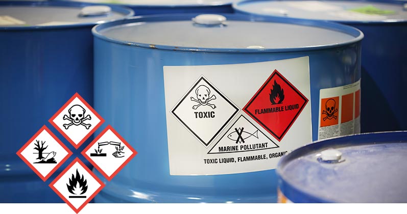 Gefahrgutkennzeichnung im Labor mit cab Zweifarb-Etikettendruckern